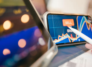 Analista di Bitcoin, Ethereum e opzioni forex che opera su molteplici mercati